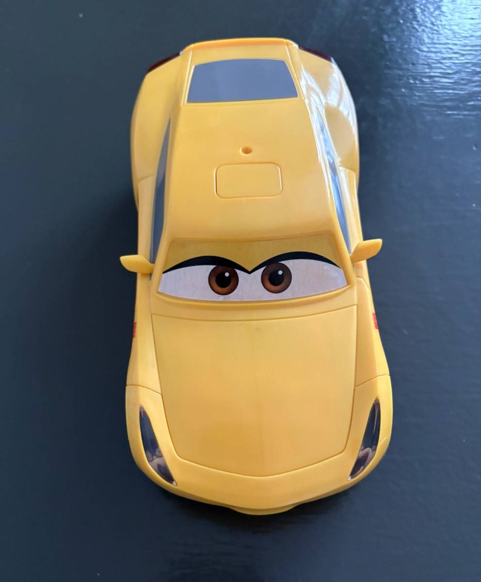 Grande voiture Cars Disney jaune Neuve