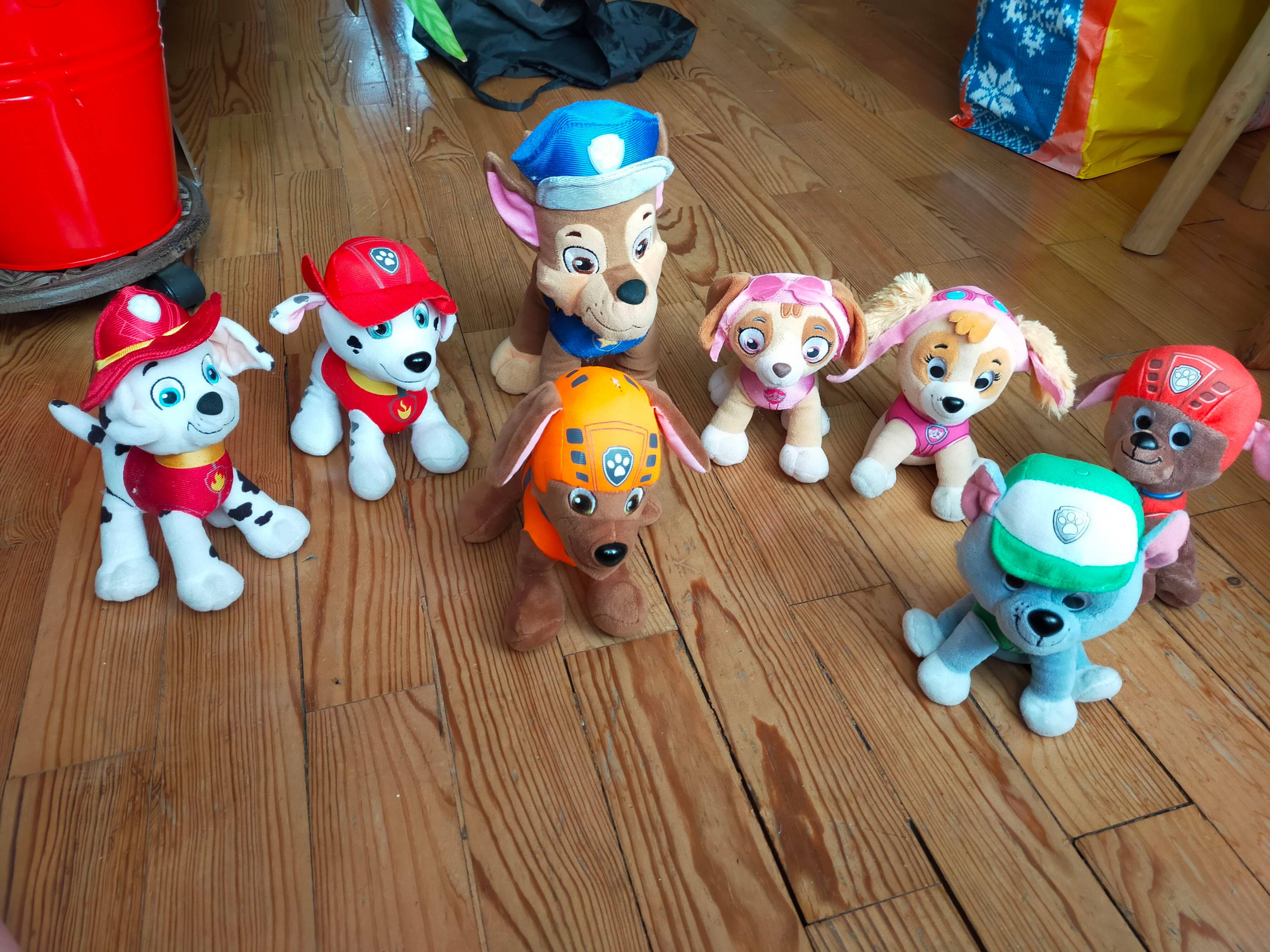 Lot de 8 grandes peluches Pat’Patrouille