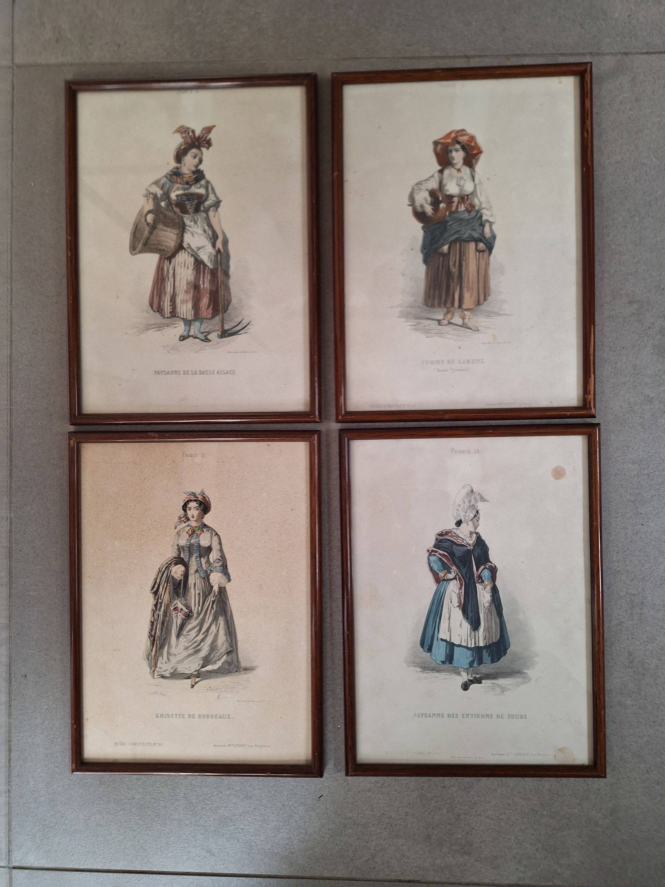 Vends 4 gravures anciennes encadrées de femme paysanne