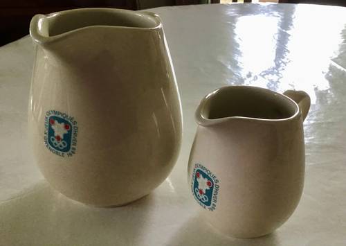 Vends lot de deux pots à lait JO de Grenoble 1968