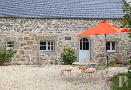 Loue penty de 75m² - 4 couchages à Lanildut, au fond du jardin du manoir du XVIIème siècle