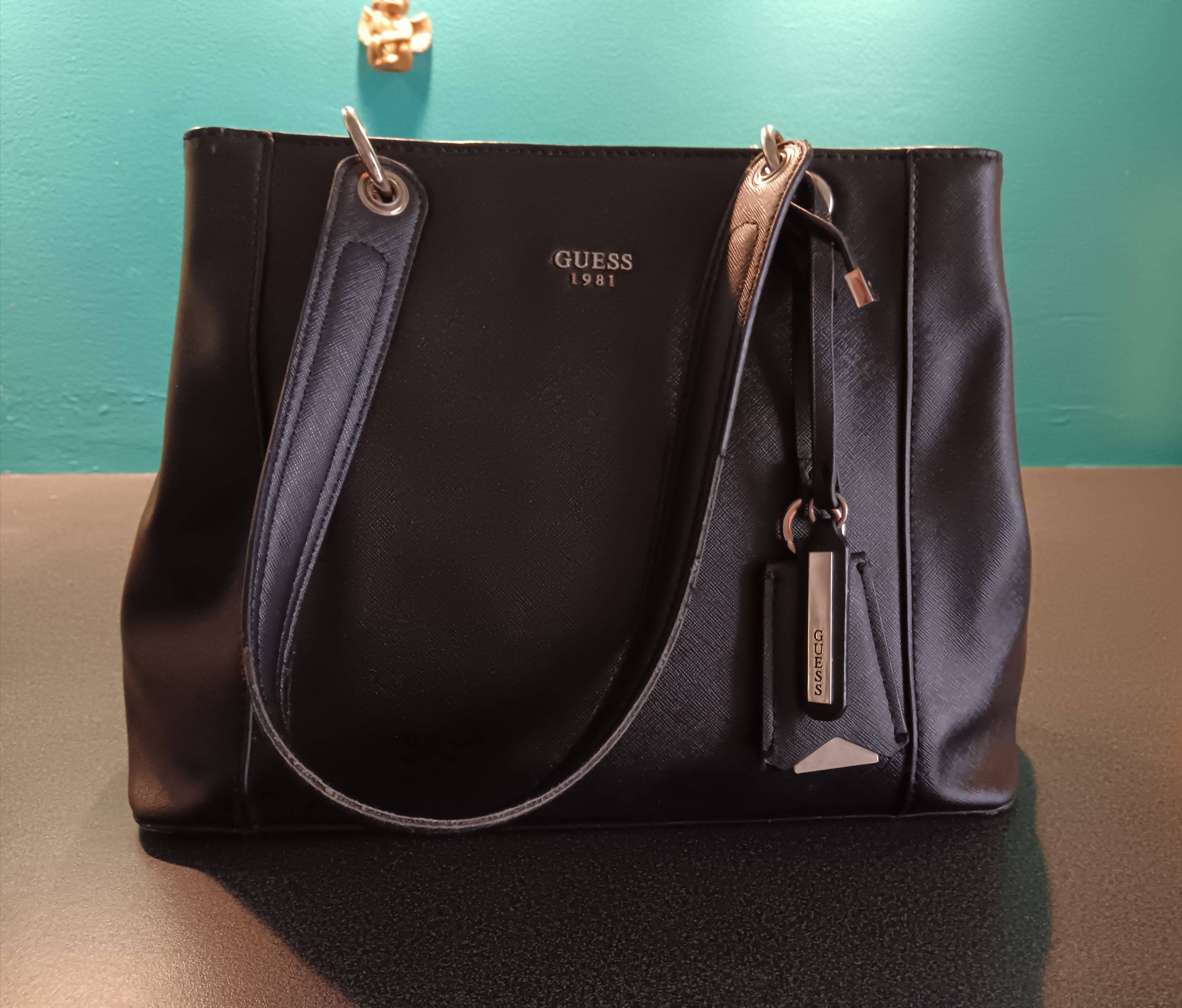 Sac à main noir Guess