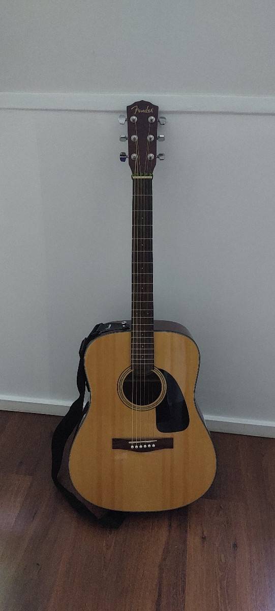 Guitare acoustique Fender + accessoires