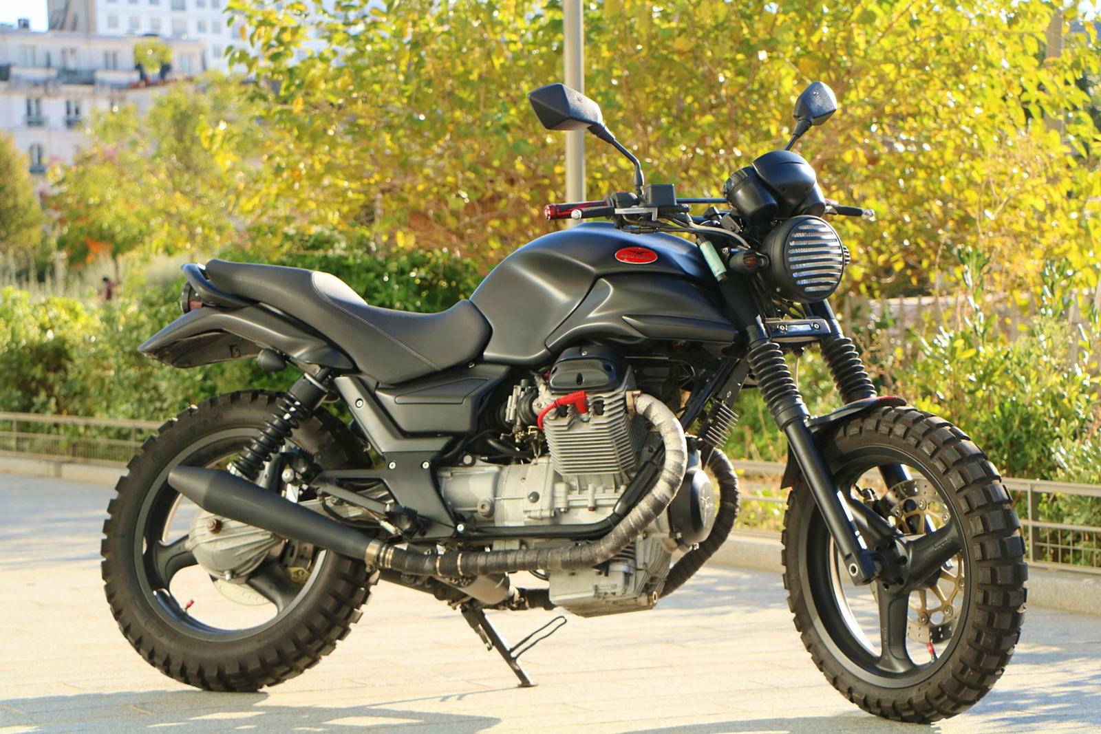 moto guzzi breva 750 scrambler