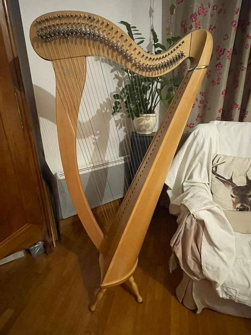 Vends harpe celtique Mélusine 38 cordes finition érable naturel - pieds haut