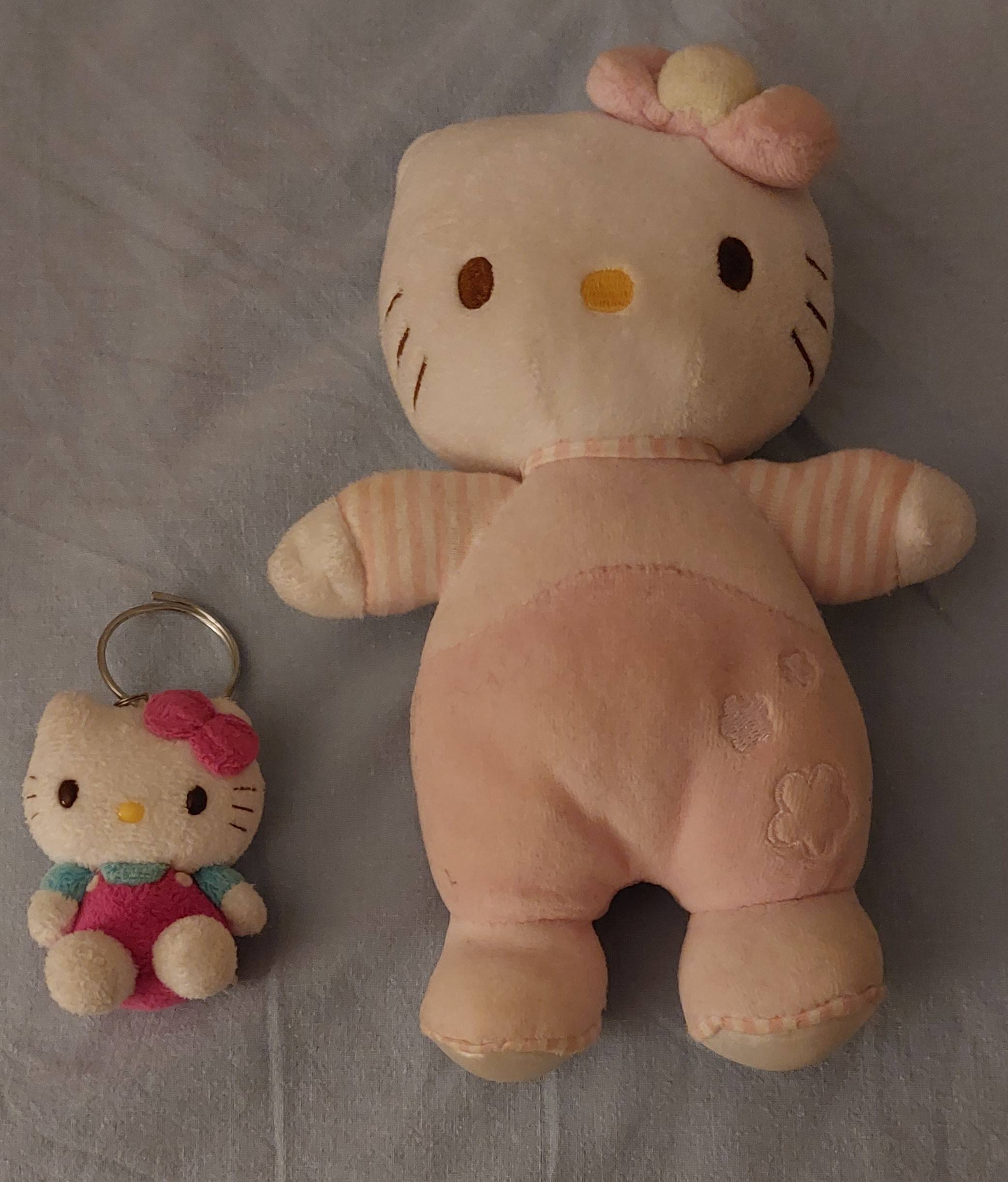 Vends peluches Hello Kitty by Sanrio vintage 2004 et 2009 collector