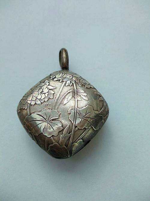 Hochet ancien en argent
