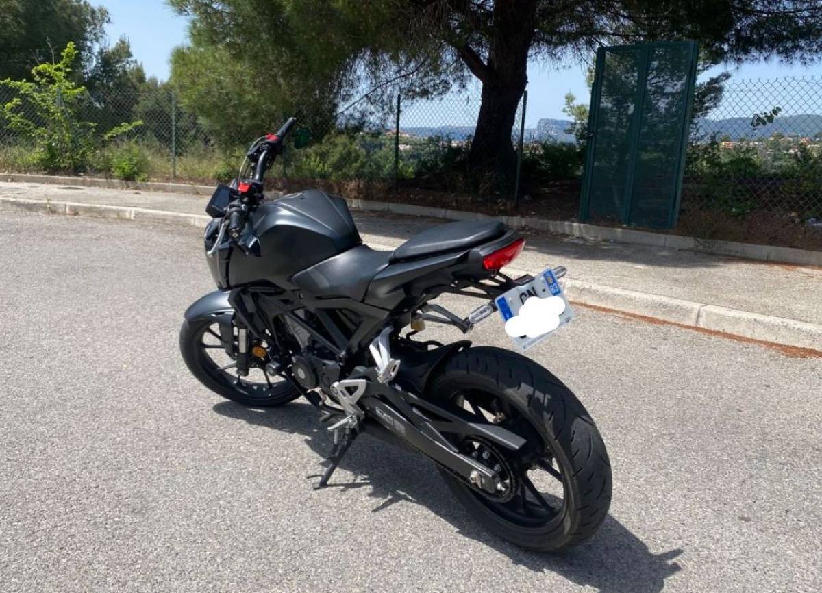 Vends Honda CB 125R, 2023, 1200km