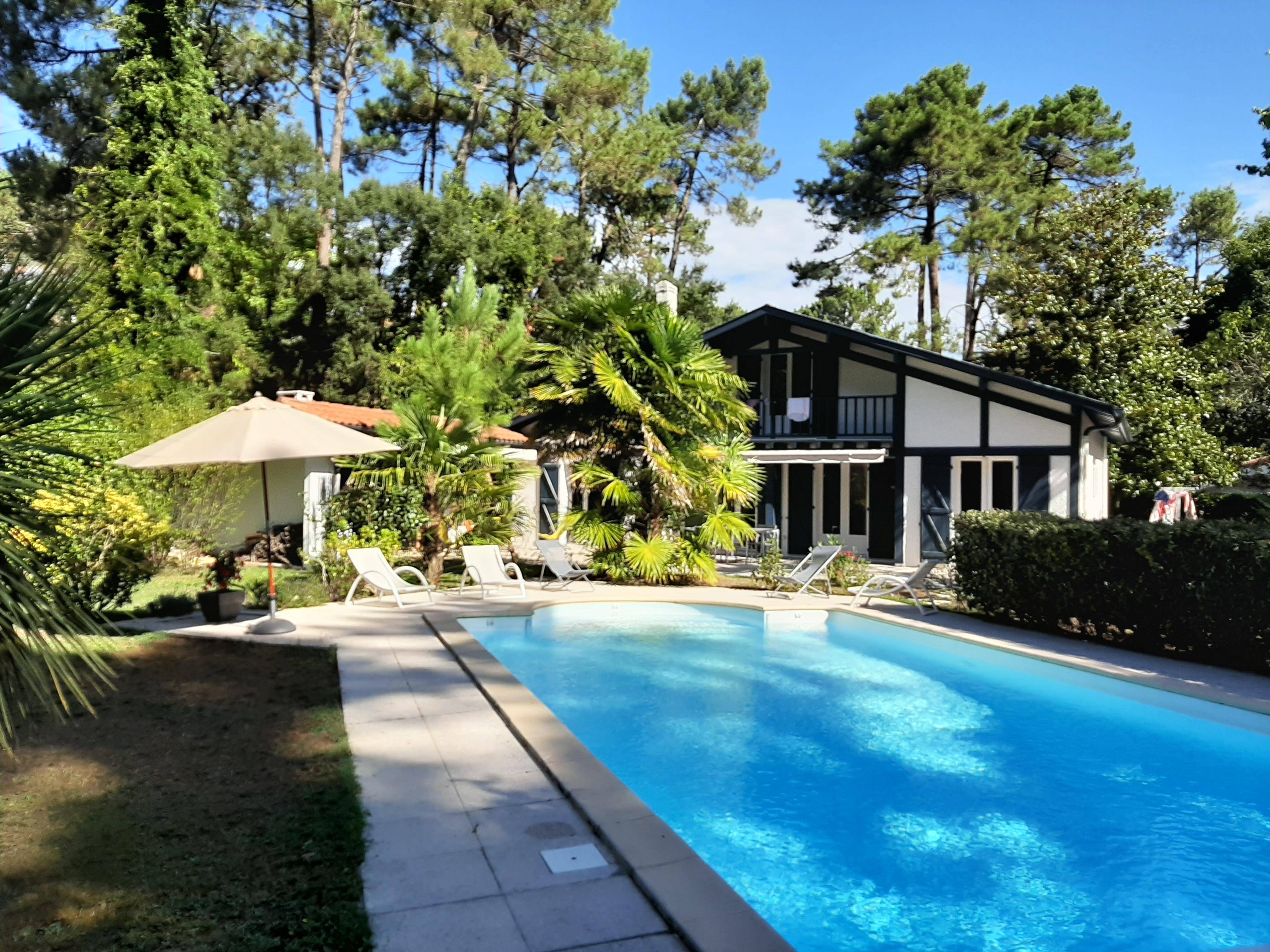 Loue villa avec piscine - 12 couchages - à 10 min en vélo du centre du village - Soorts-Hossegor (40)
