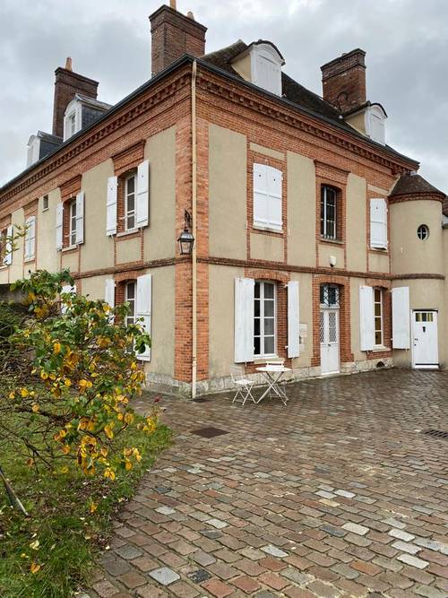 Vends hôtel particulier 250m² - de caractère dans un ancien couvent au cœur de la ville historique Dreux (28)