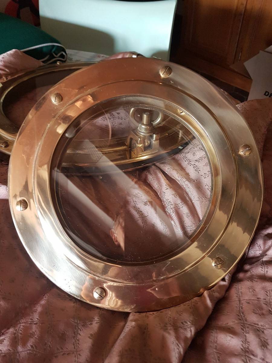 Vends hublot de marine, couronne laiton pur, diamètre 30 cm, excellent état, véritable hublot de bateau neuf