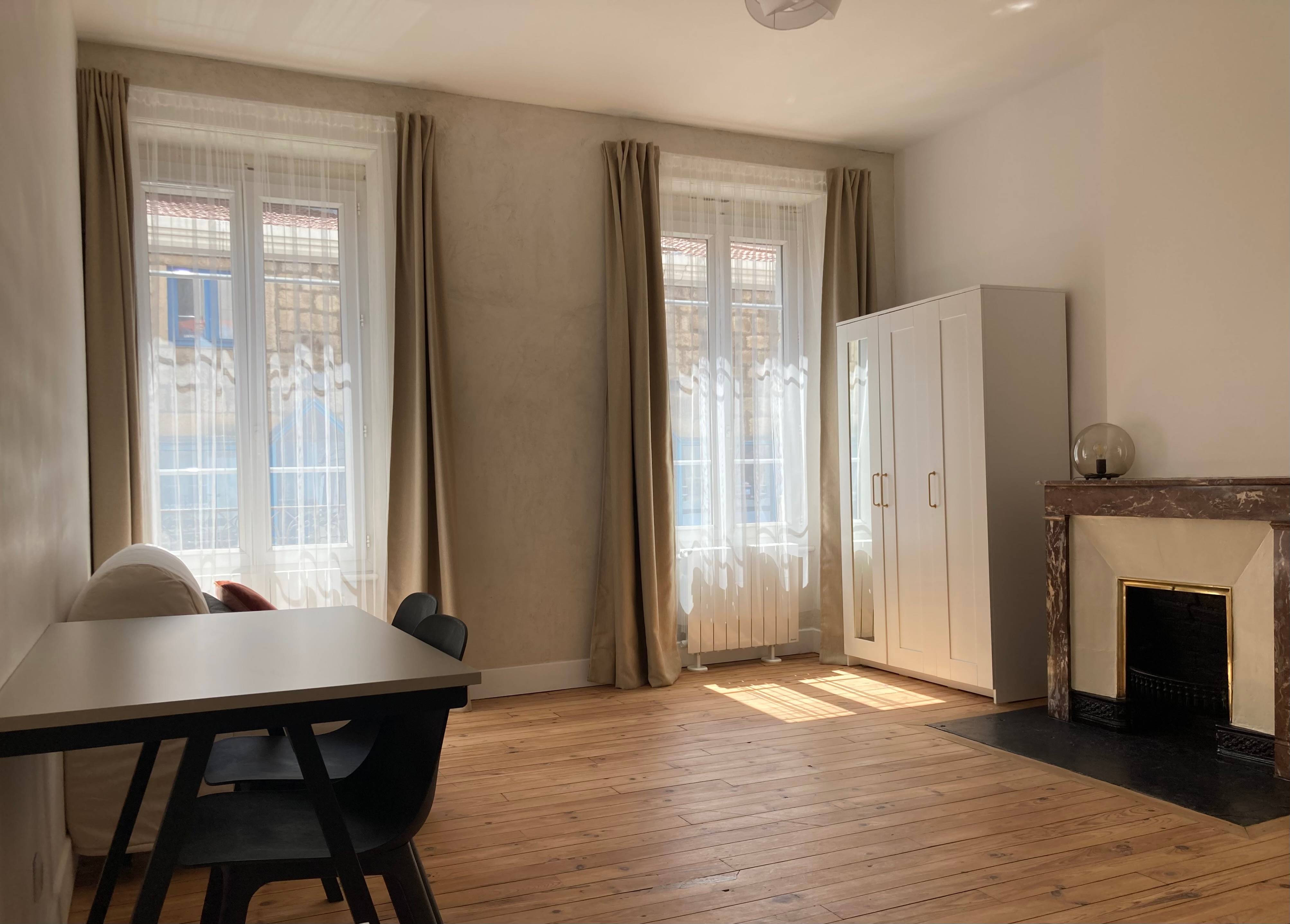 Loue Hypercentre de Saint-Étienne (42) - Studio ensoleillé Sud-Ouest (23m²)