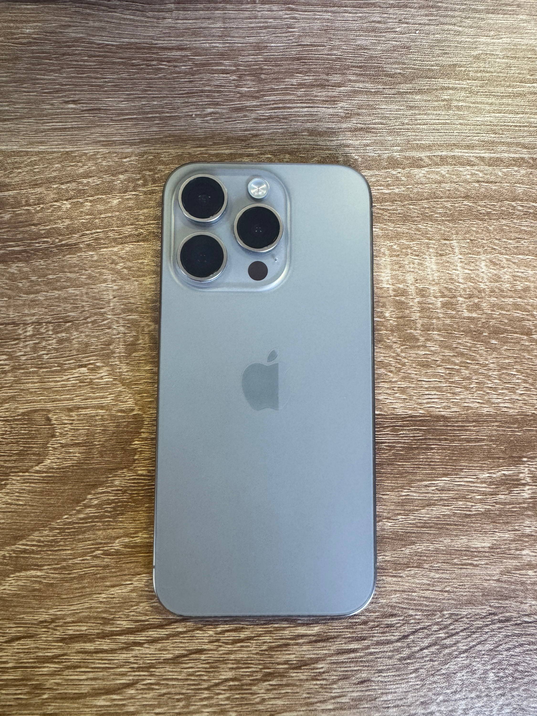 IPhone 15 pro 256 Go parfait état
