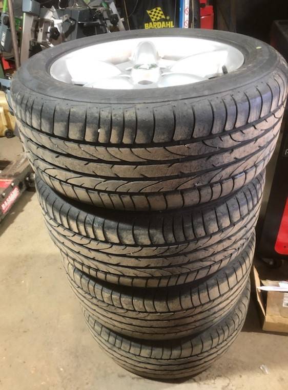 Vends Jantes 17 Jaguar XK8/XKR et pneus 245/50 R17 rares car plus fabriqués