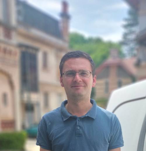 Propose Jardinier entretien de parcs et jardins