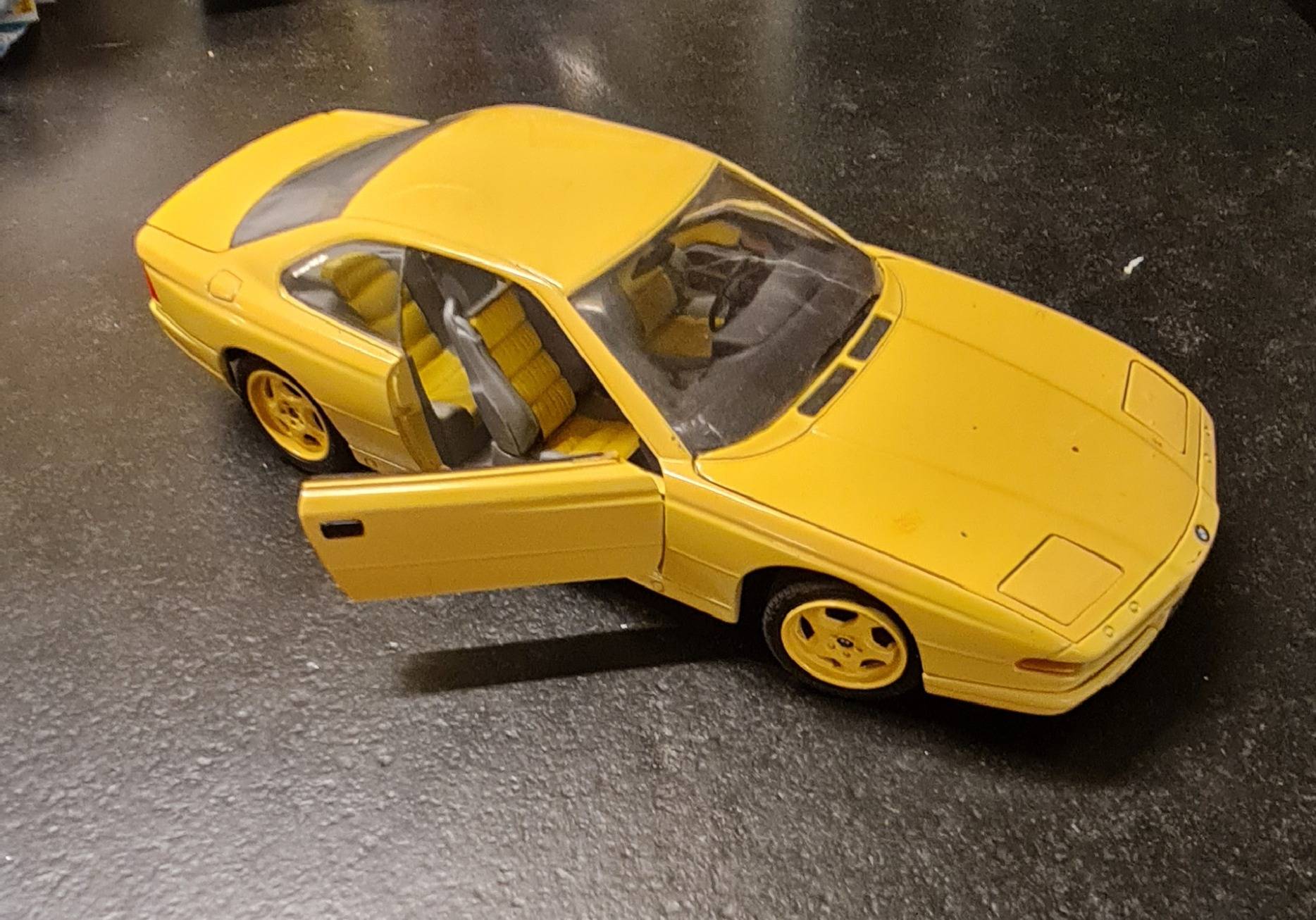 Très rare BMW 850 CSI Jaune