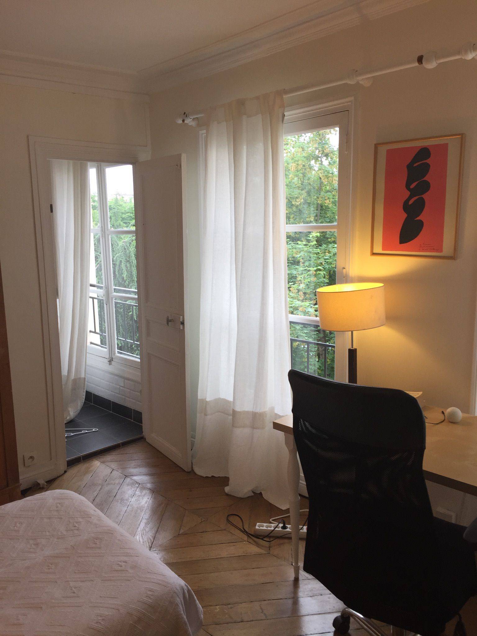 Loue jolie chambre au 5ème étage d’un bel immeuble - 18m² avec bureau et salle de bain privative, Paris 7ème
