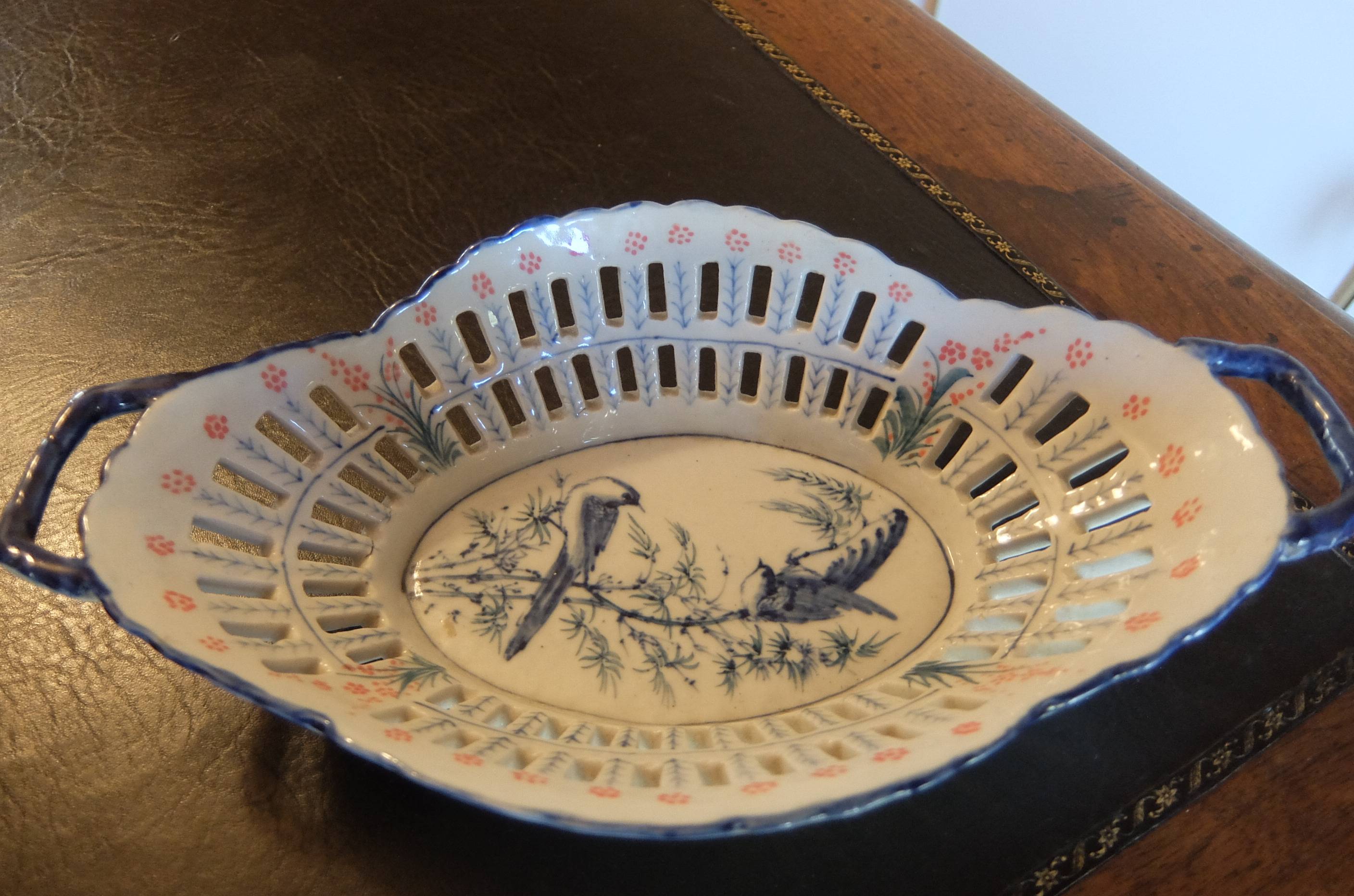 Vends jolie coupe en faïence bleue et blanche de la Baie d’Halong