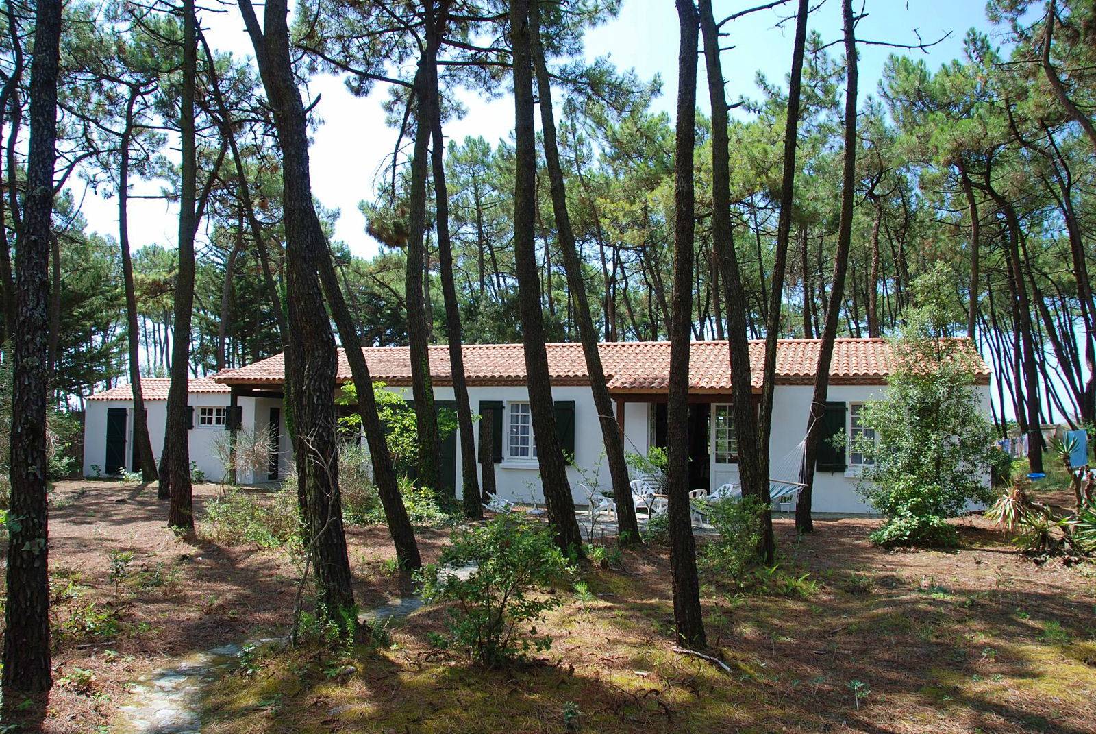 Loue jolie villa sous les pins vendée - 100m plage 14/15 couchages - La Tranche-sur-Mer (85)
