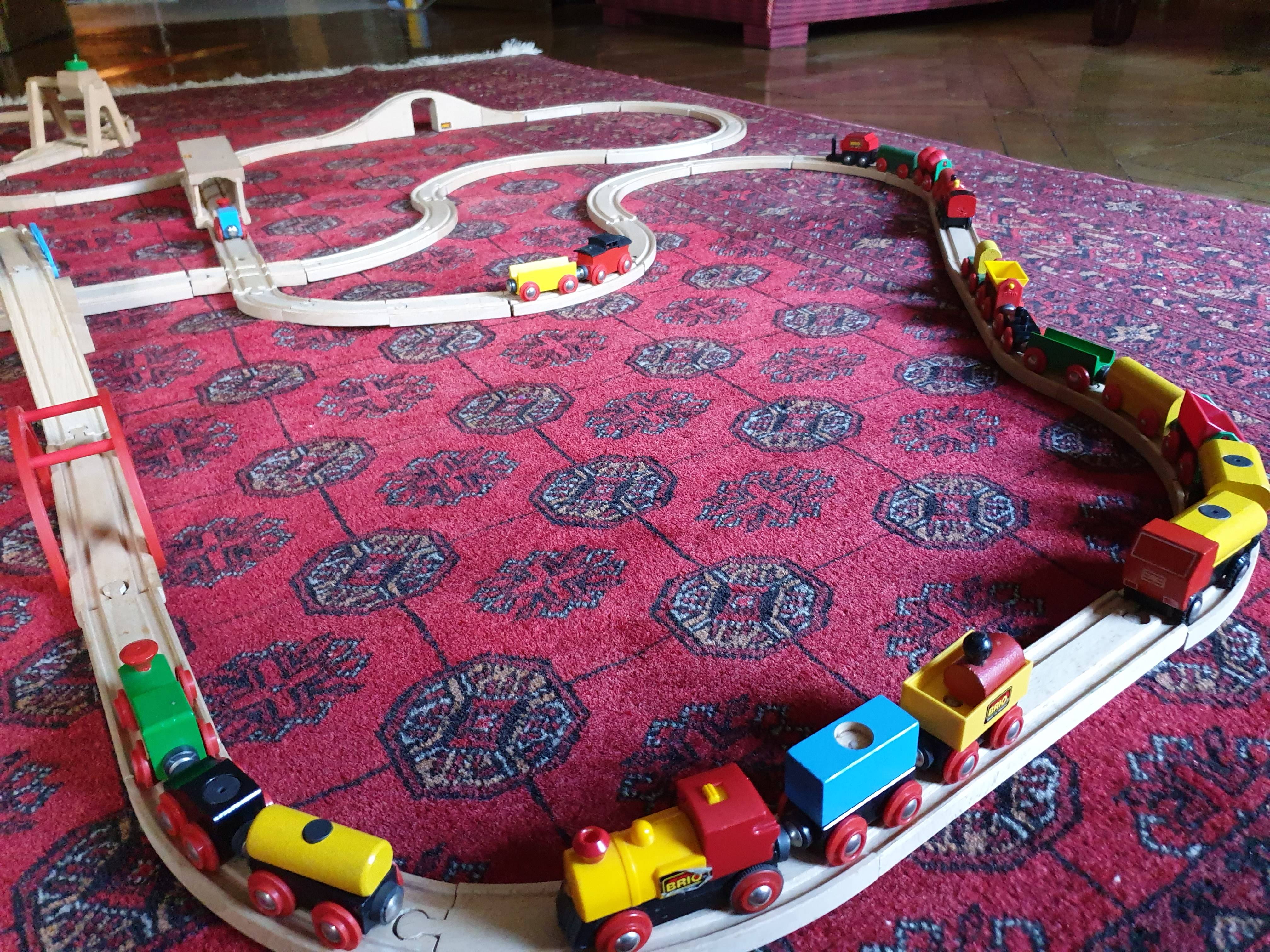 Jouet Brio train en bois pour tous les enfants chéris et leurs parents