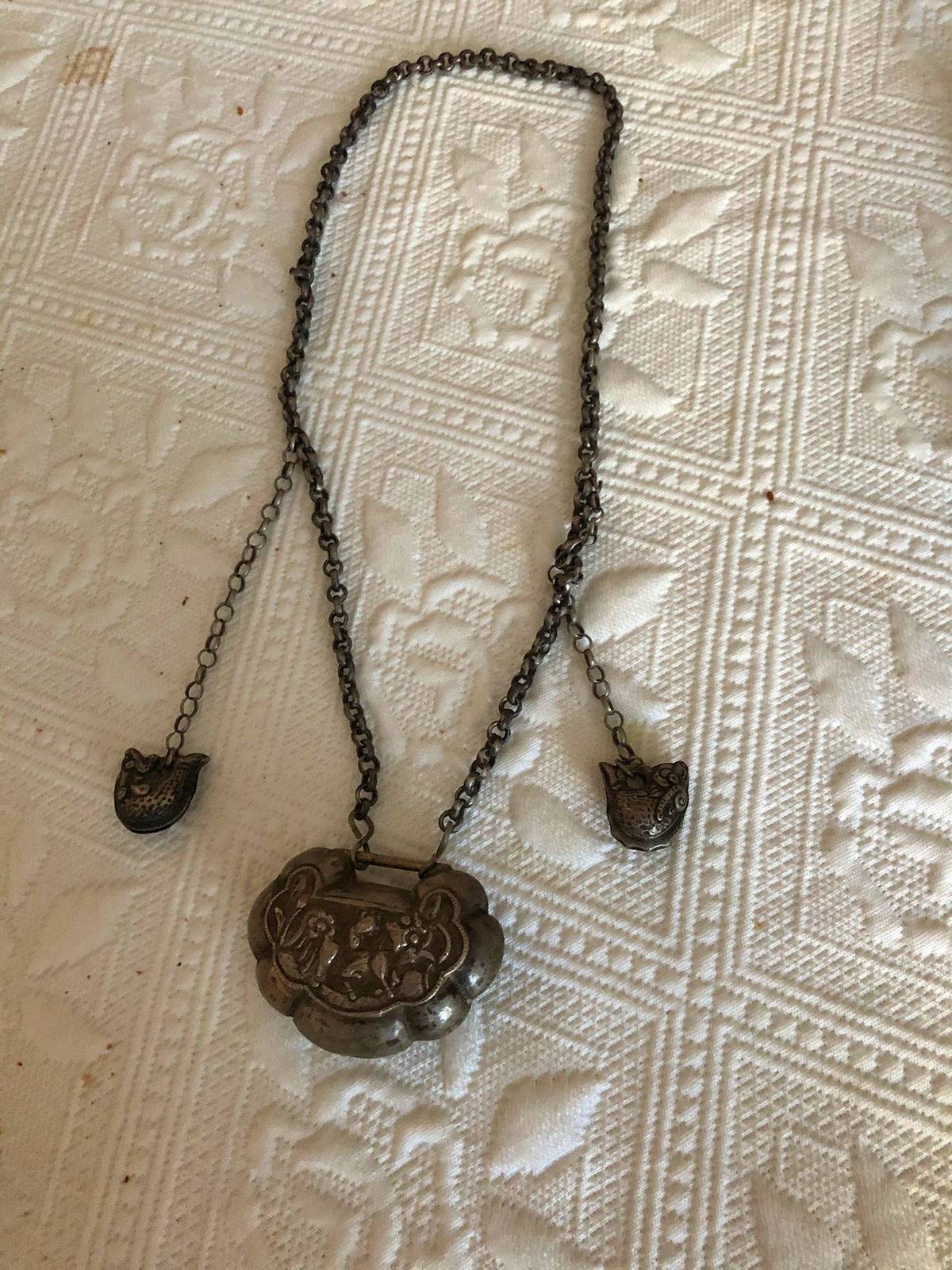 Très Joyeux sautoir Birman, avec pendentifs