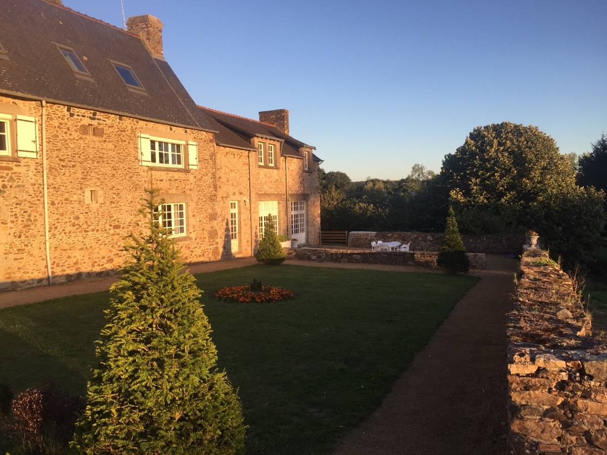 Loue grande maison familiale en Bretagne - 6 chambres, 13 couchages, Pléguien (22)