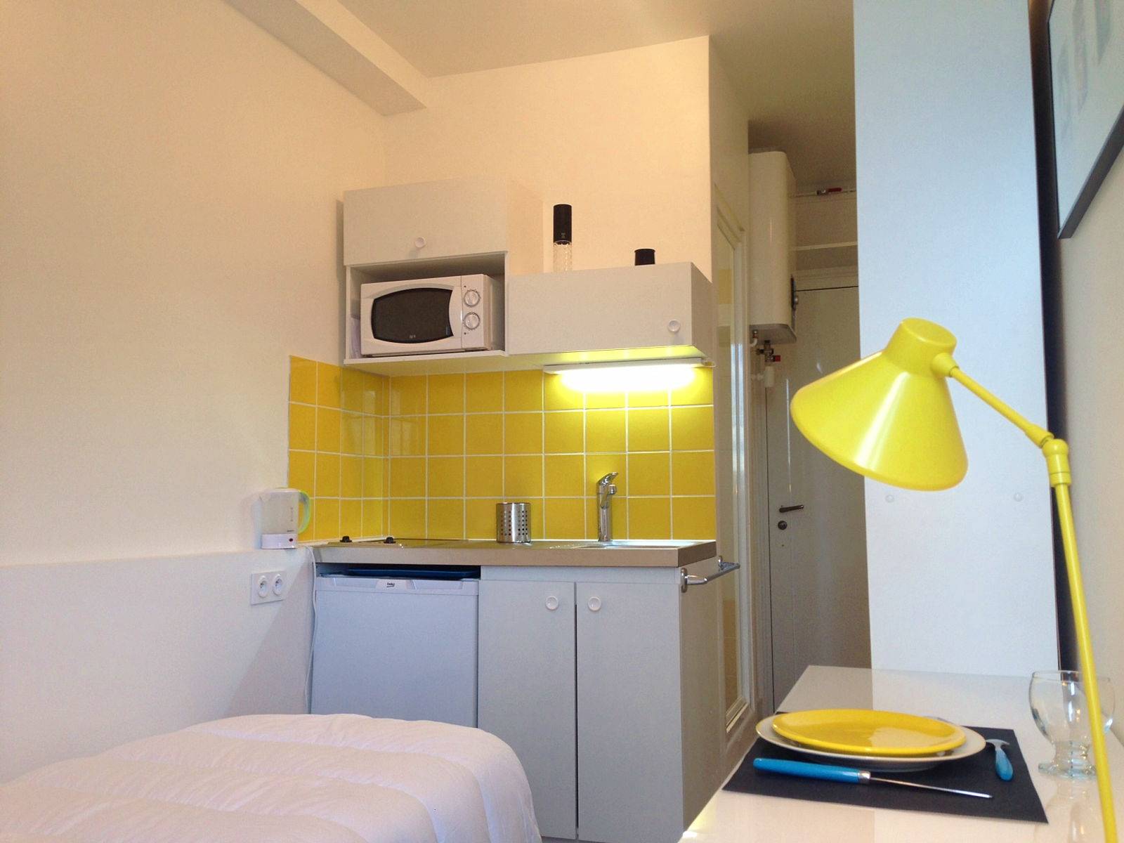 Loue chambre meublée 10m² Paris 17ème - Porte Maillot pour l’été