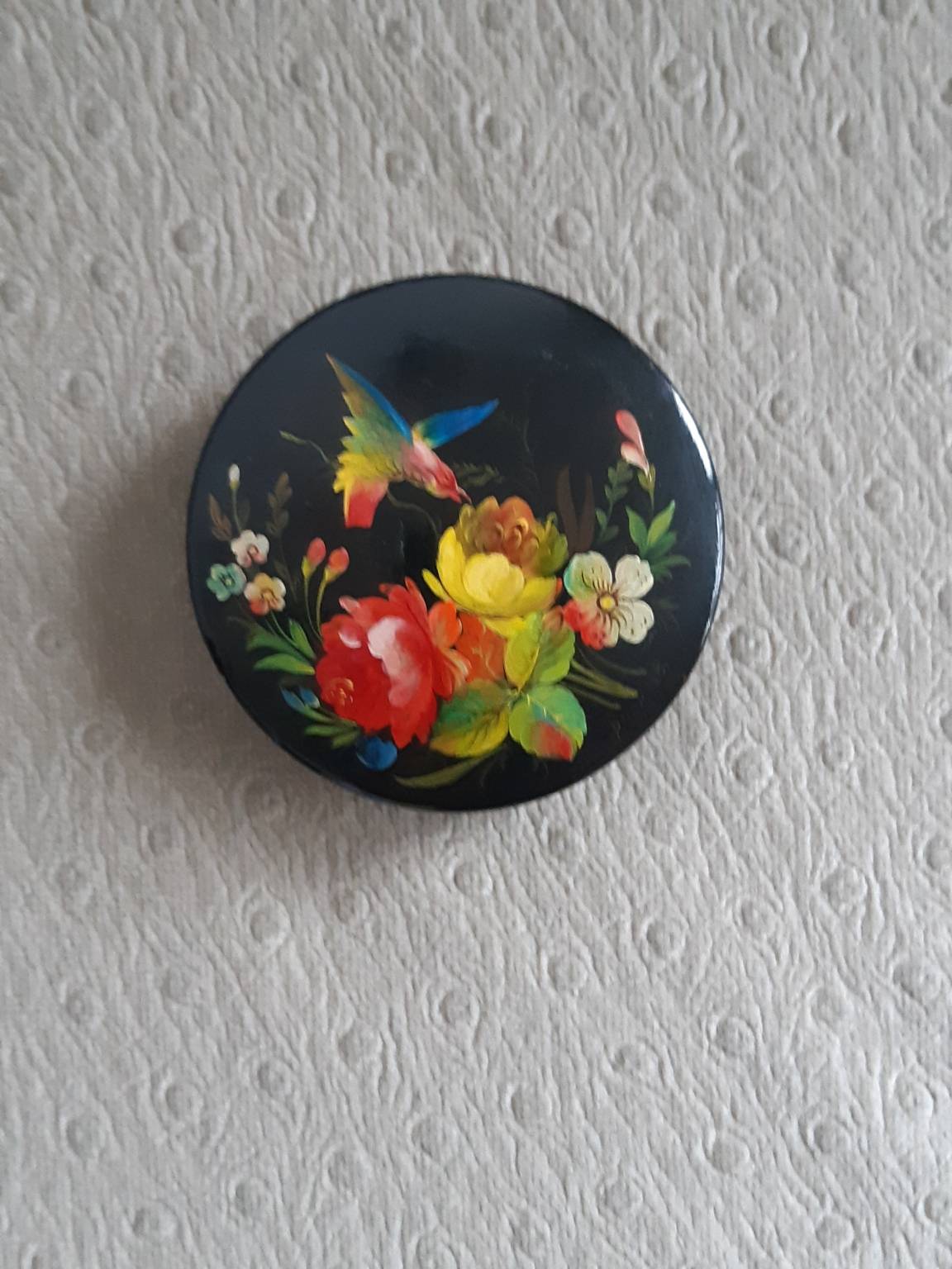 Vends petite boîte avec bouquet peint