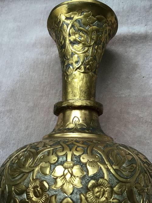 Vends Vase en laiton doré orné floral