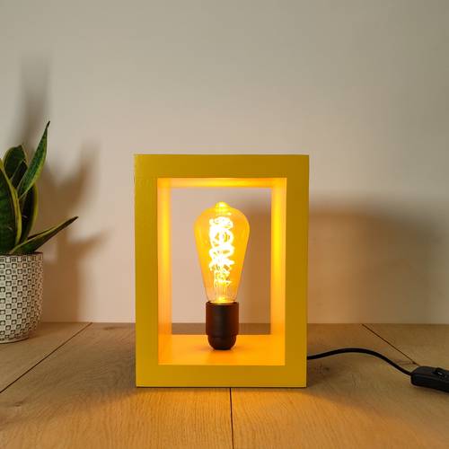 Lampe de chevet rectangulaire ajourée en bois massif jaune