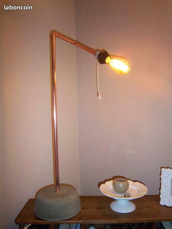 Lampe sur pied de décoration ou de bureau à grosse ampoule leds
