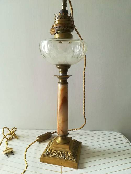 Vends lampe à pétrole ancienne, électrifiée