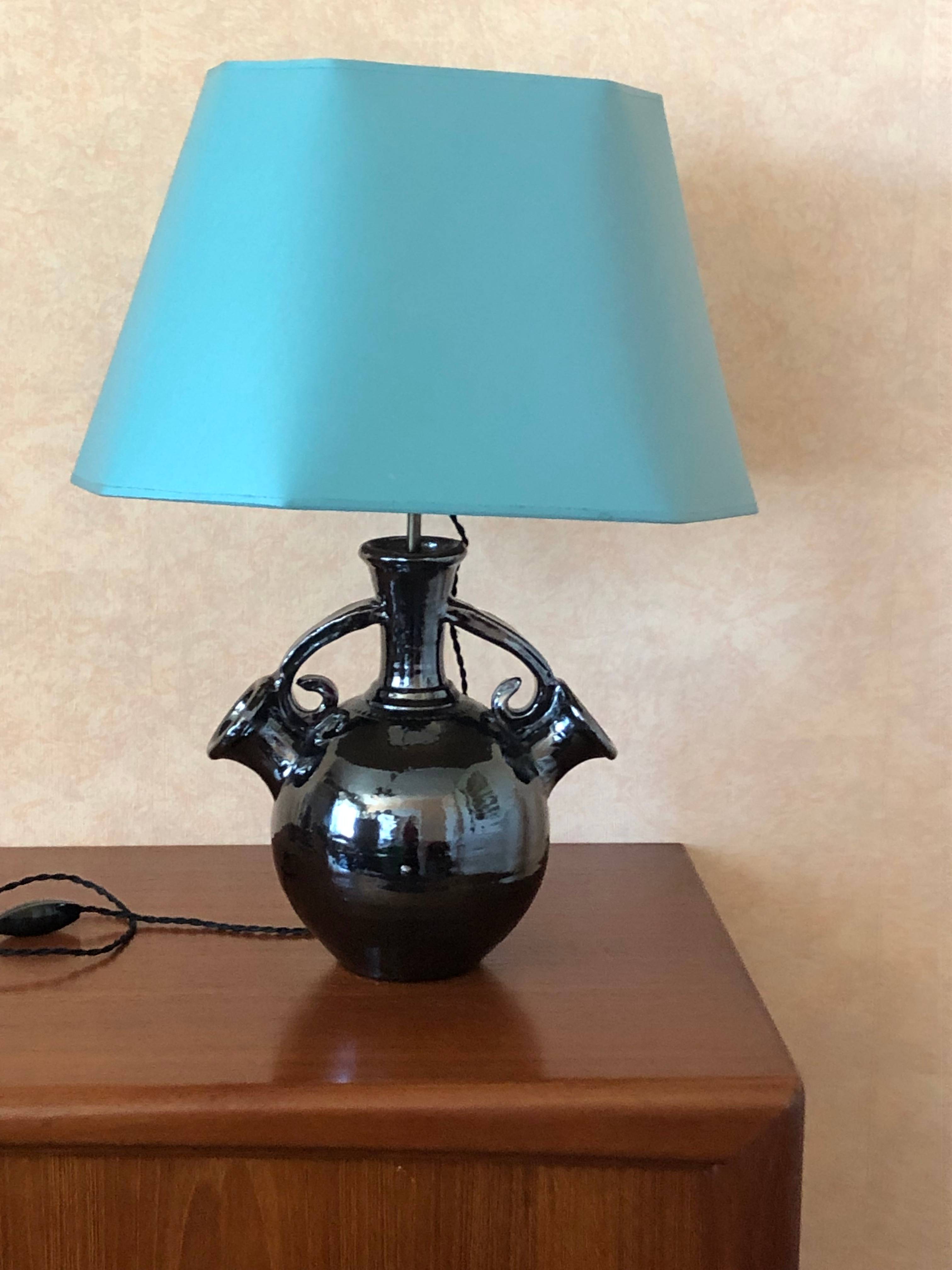Lampe à poser noire et abat-jour vert