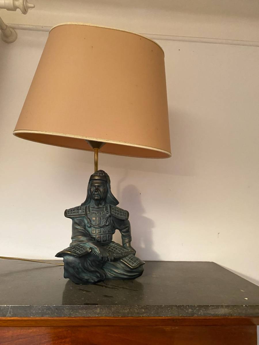 Lampe avec sculpture