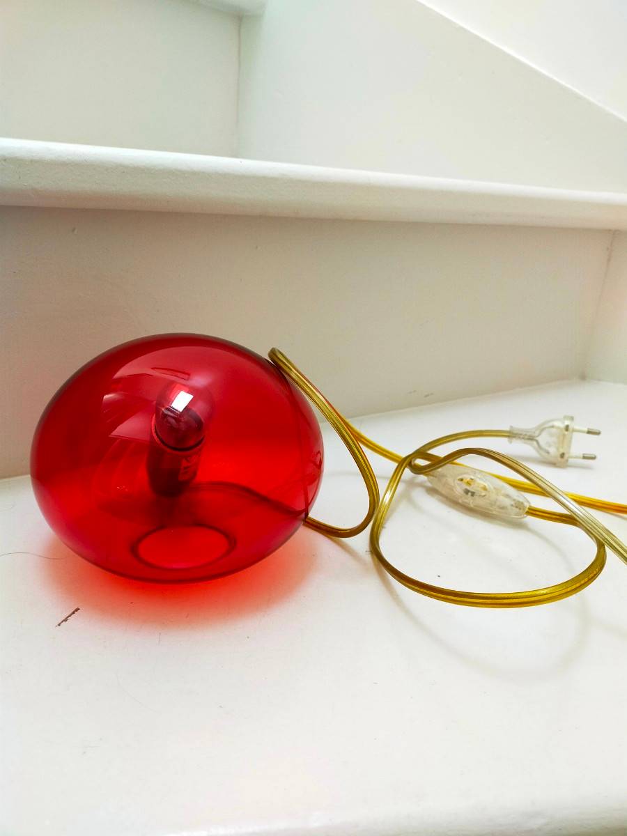 Lampe en verre rouge