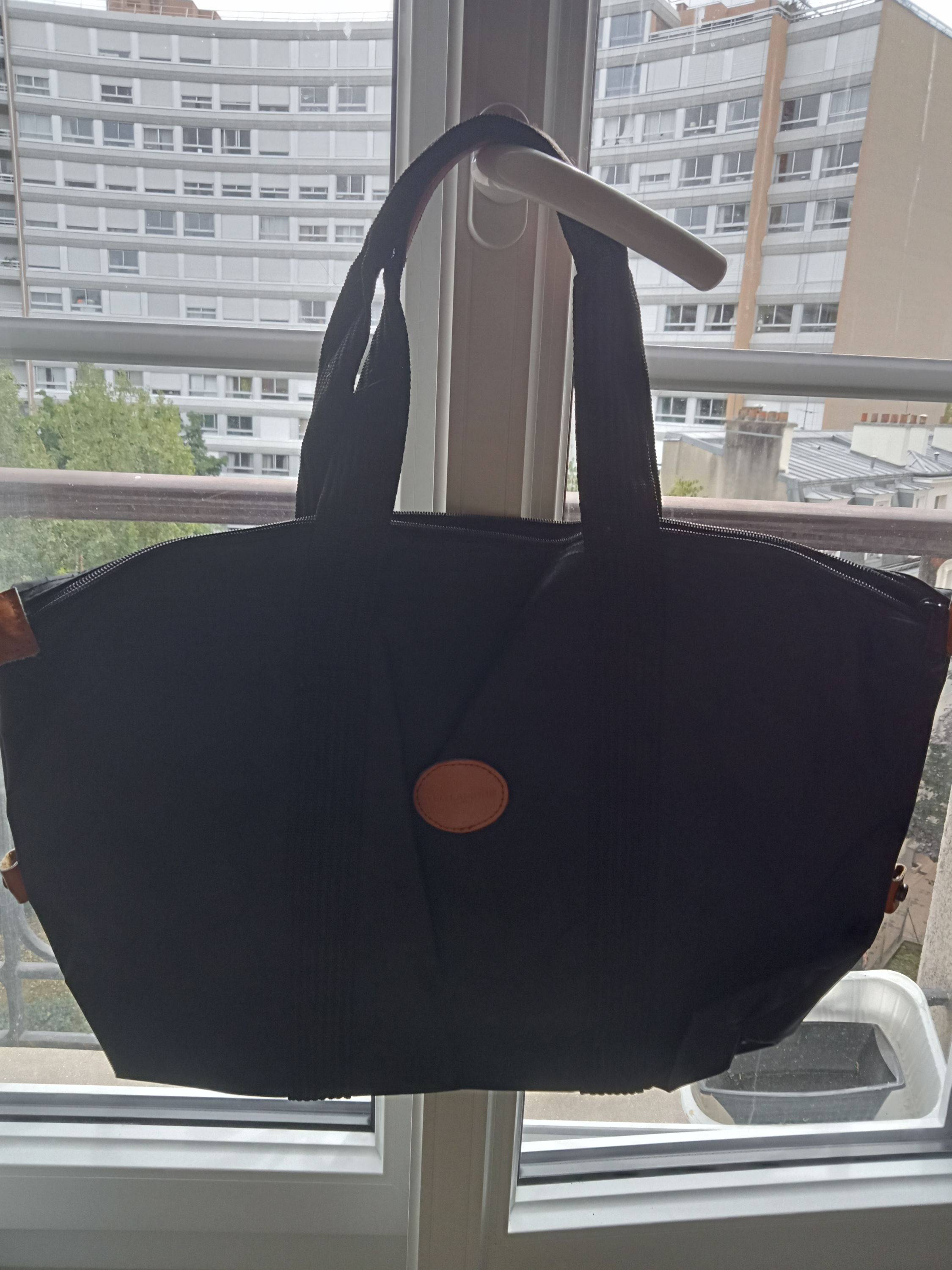 Vends sac noir Ted Lapidus 50x35 cm avec petite pochette intérieure, excellent état