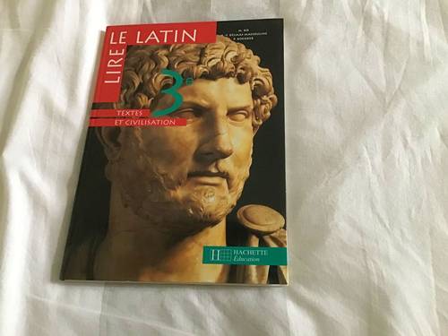 Vends "Lire le latin 3e édition Hachette"