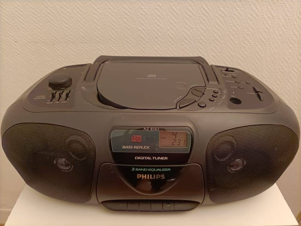 Lecteur CD radio cassettes Philips sur Gens de Confiance