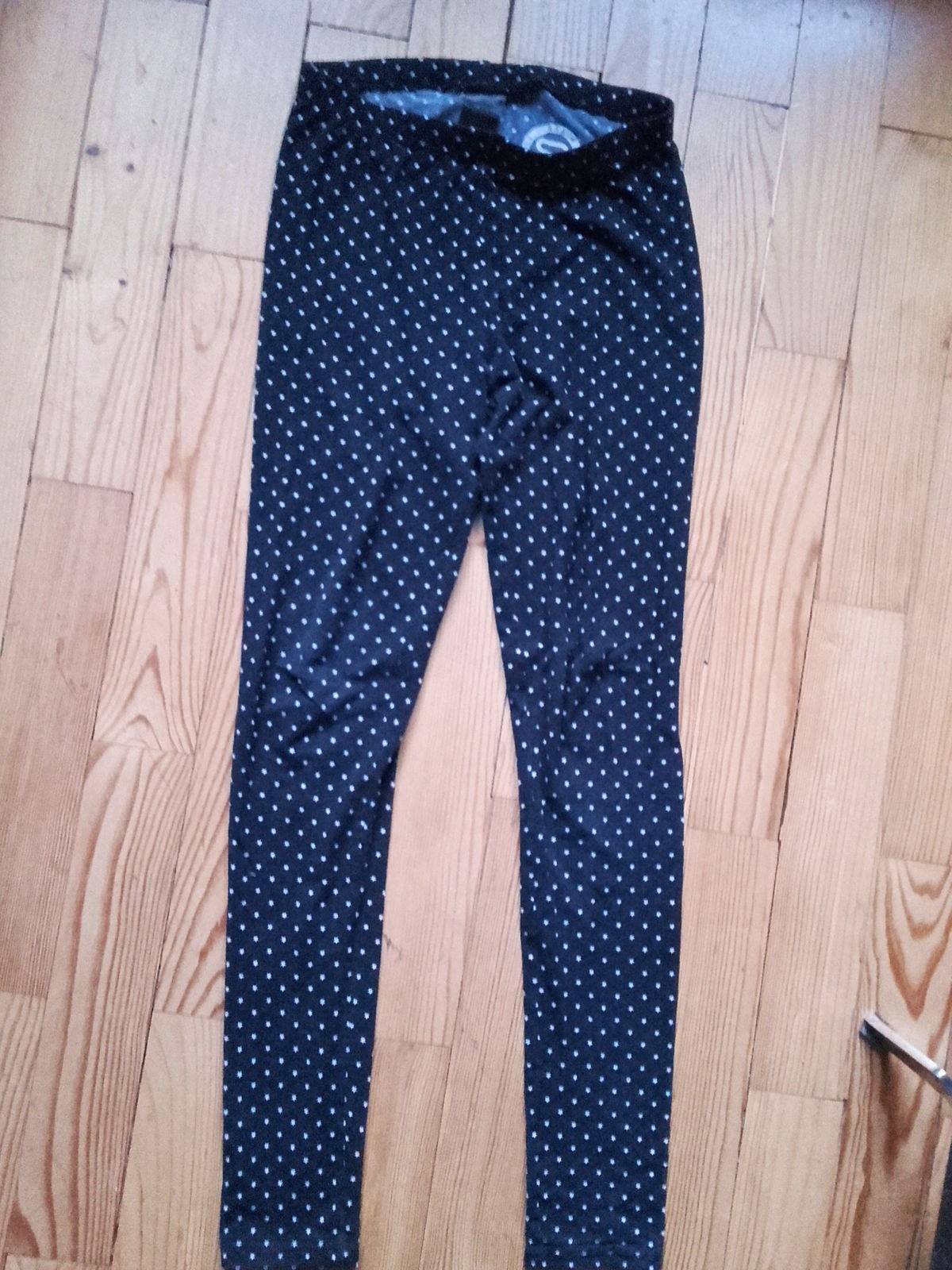 Legging noir avec petites étoiles blanches EMP XS TBE