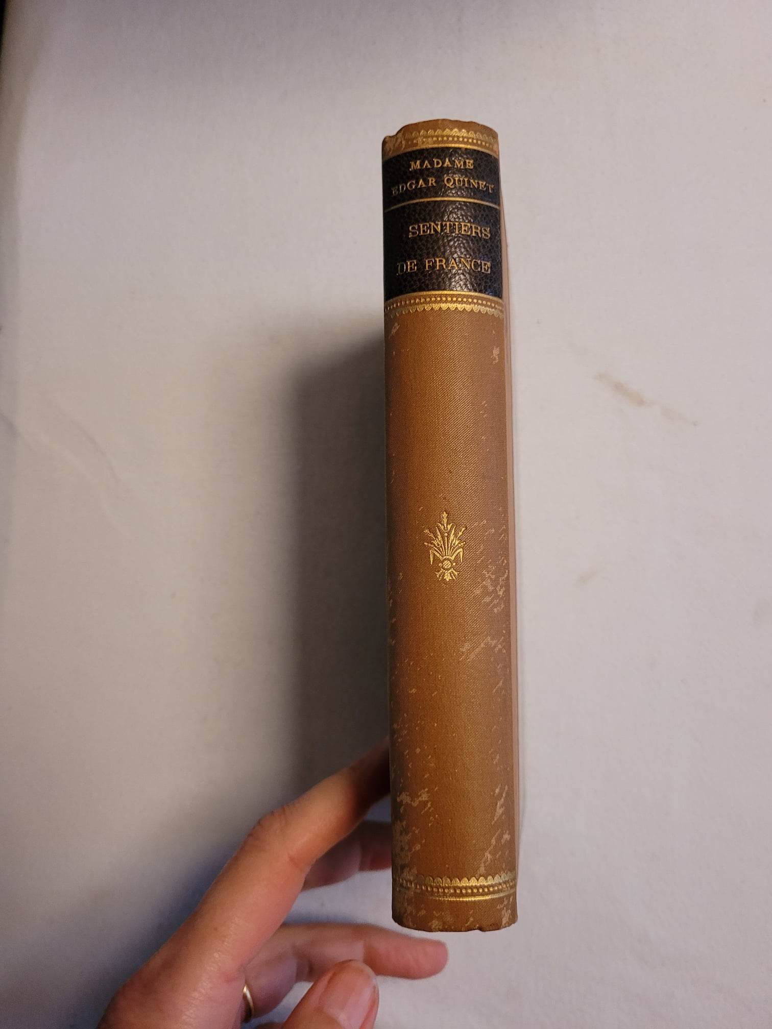Livre ancien, sentiers de France, relié cuir