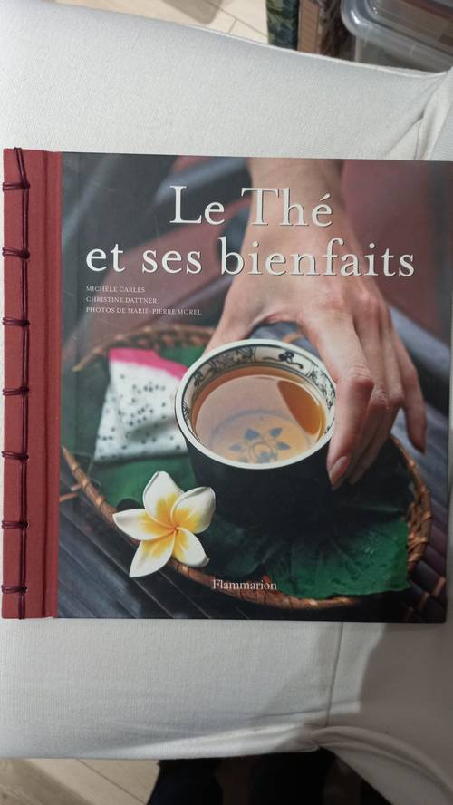 Livre Le Thé et ses bienfaits chez Flammarion