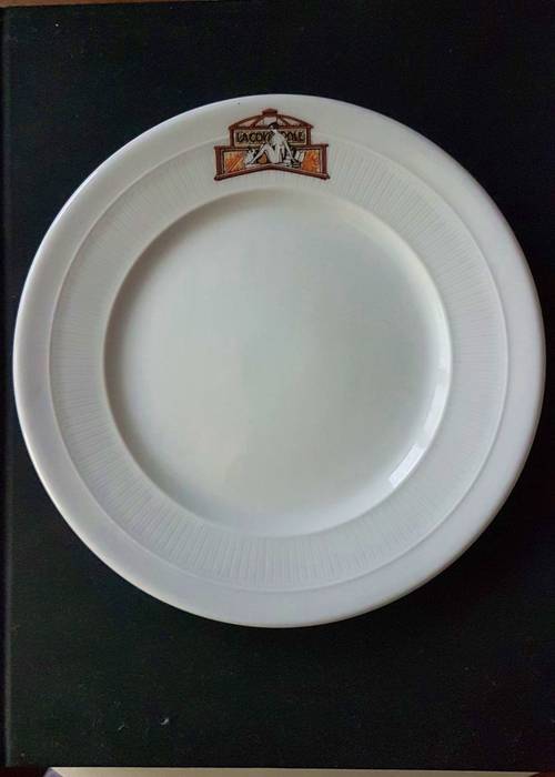 Livre la coupole avec son assiette