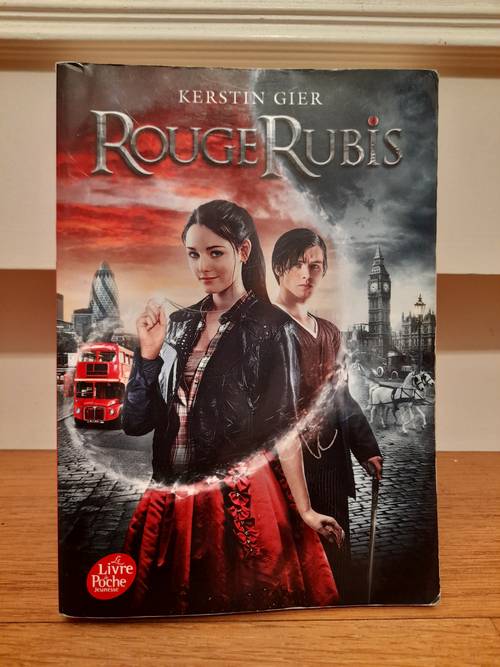 Livre de poche jeunesse Rouge Rubis (Trilogie des Gemmes) TBE