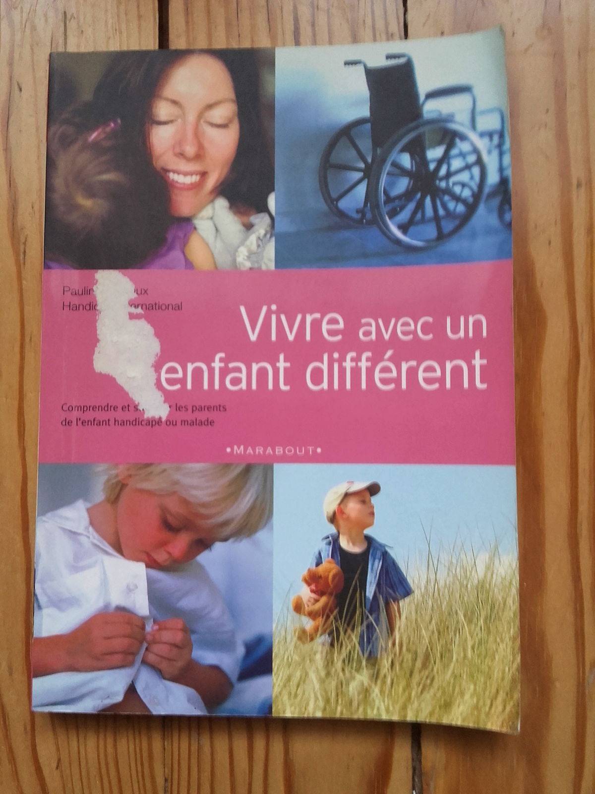 Livre «Vivre avec un enfant différent» de  P.Restoux  (Hdicp Inter.)