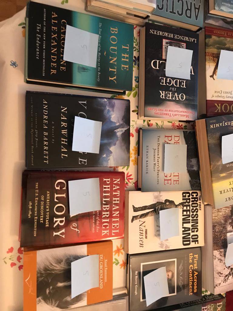 Livres d’art et d’explorations ; certains sont en anglais, d’’autres en français