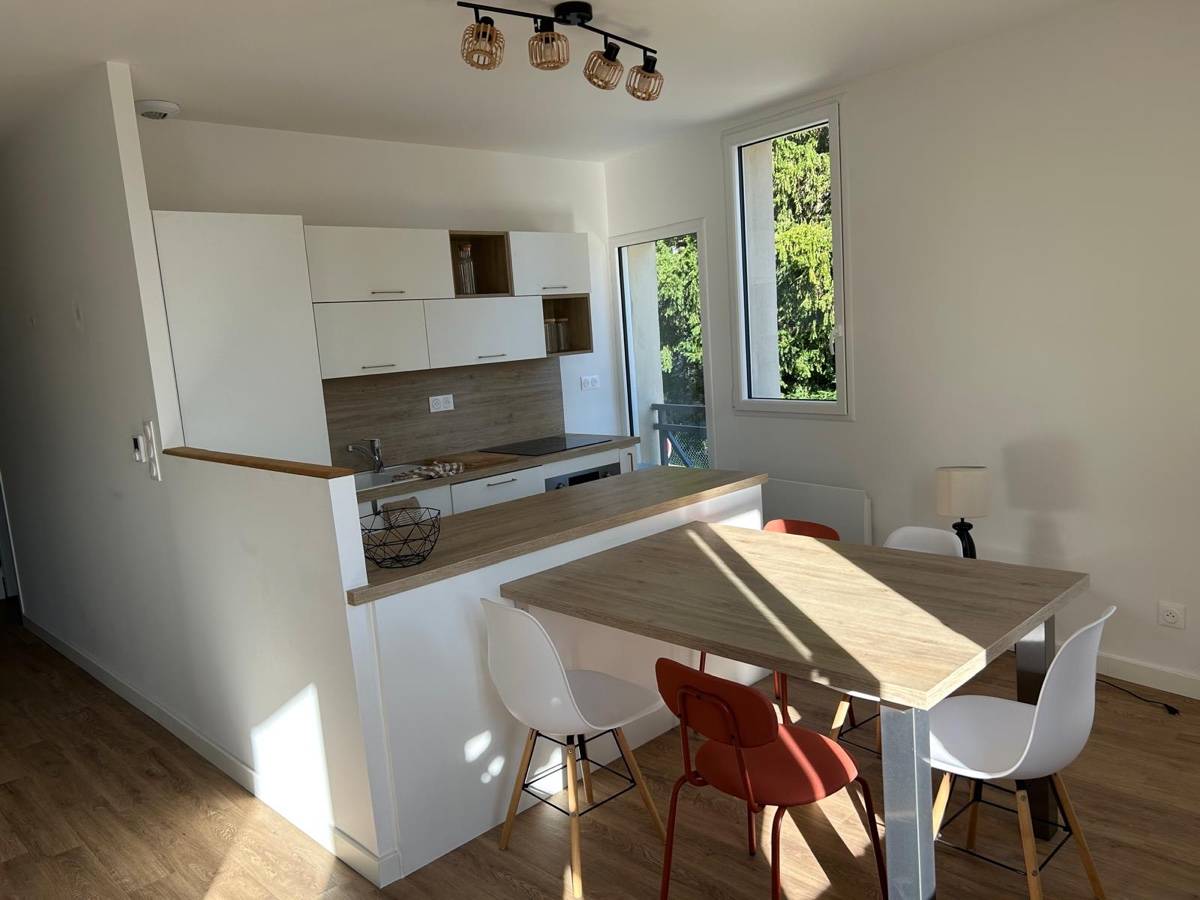 Location meublée - T3 - 65m² - ROUEN JOUVENET 1er et dernier étage d’un immeuble de 5 logements