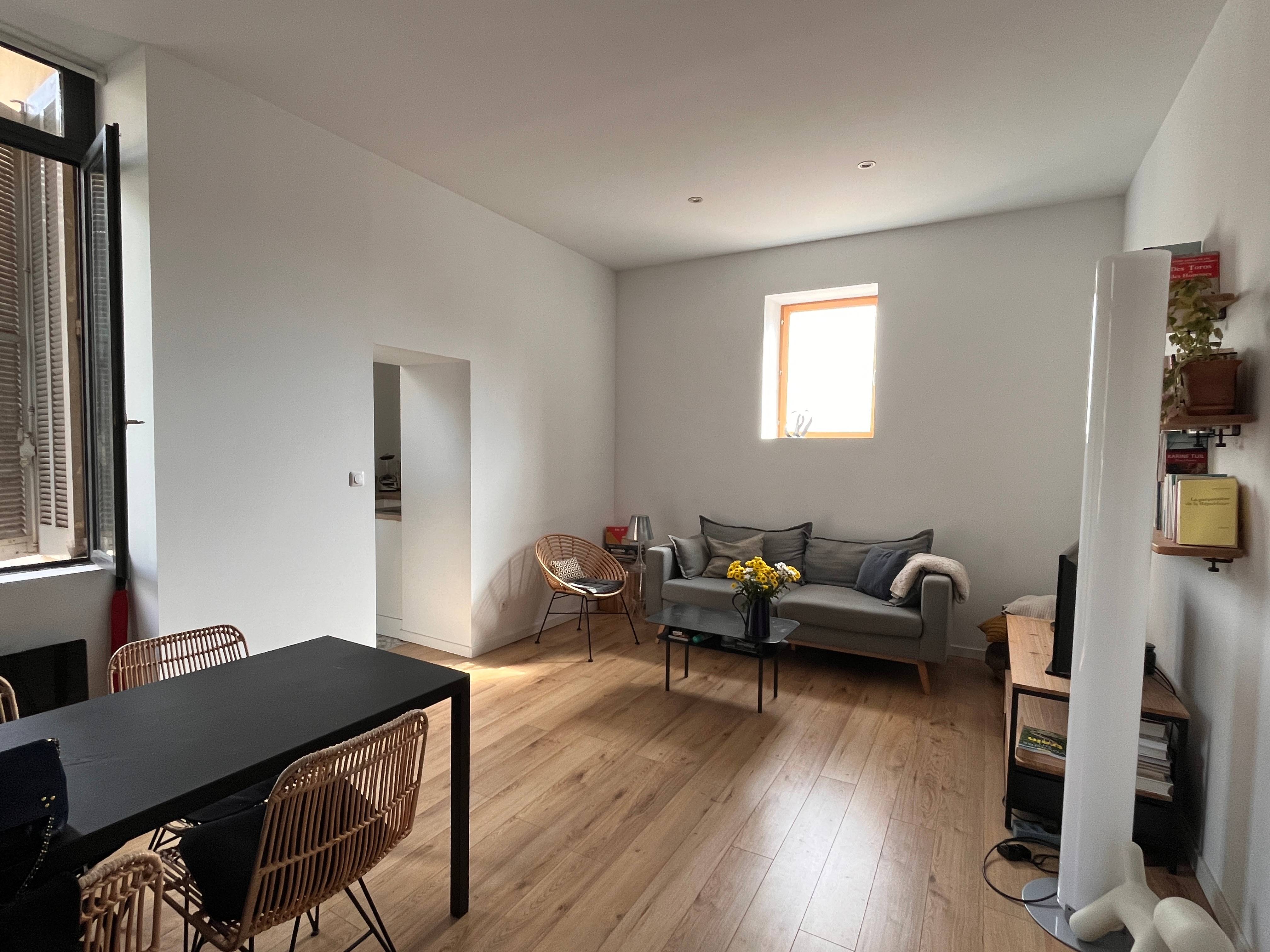 Loue appartement T2, meublé - 47m², Nimes (30)