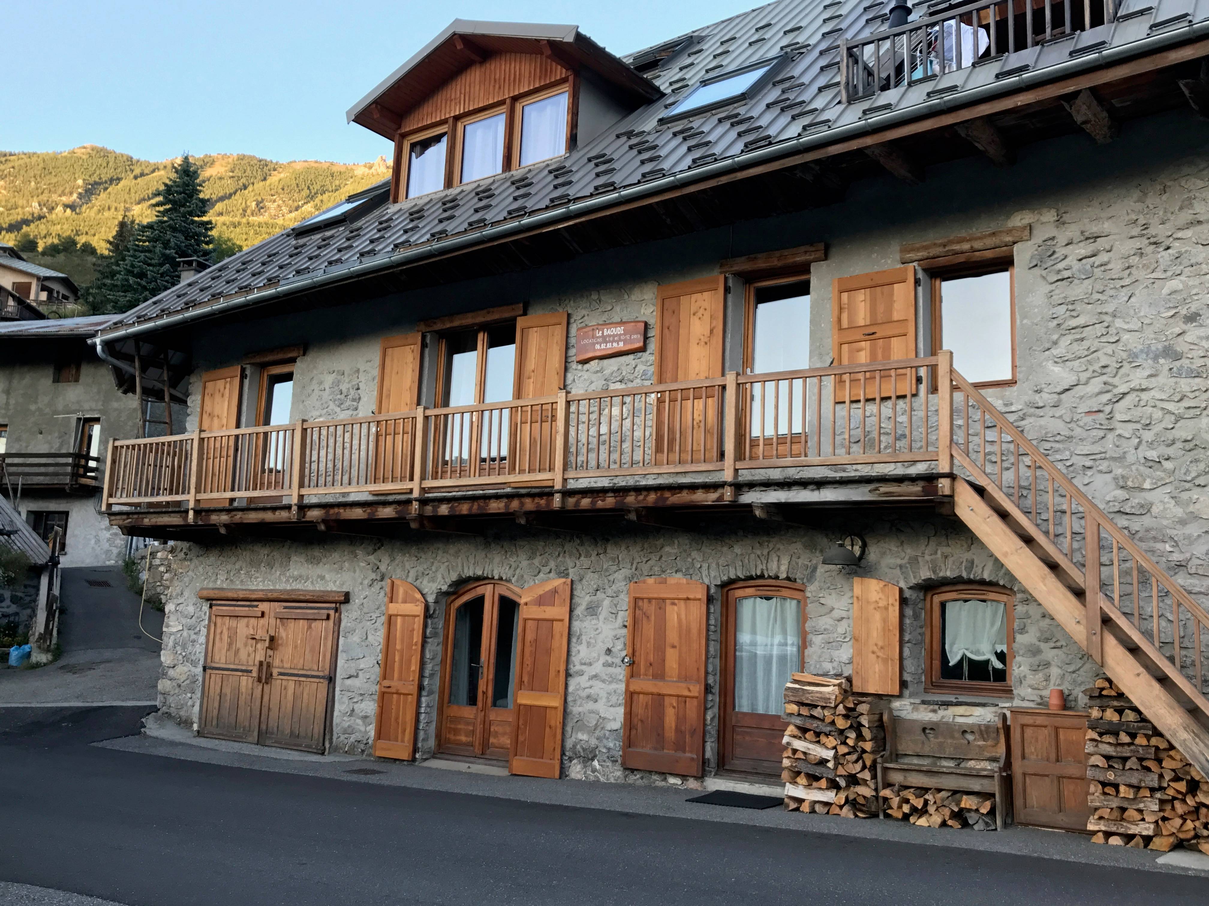 Loue chalet de charme - 3 appartements communicants 20 couchages Vars Sainte Catherine