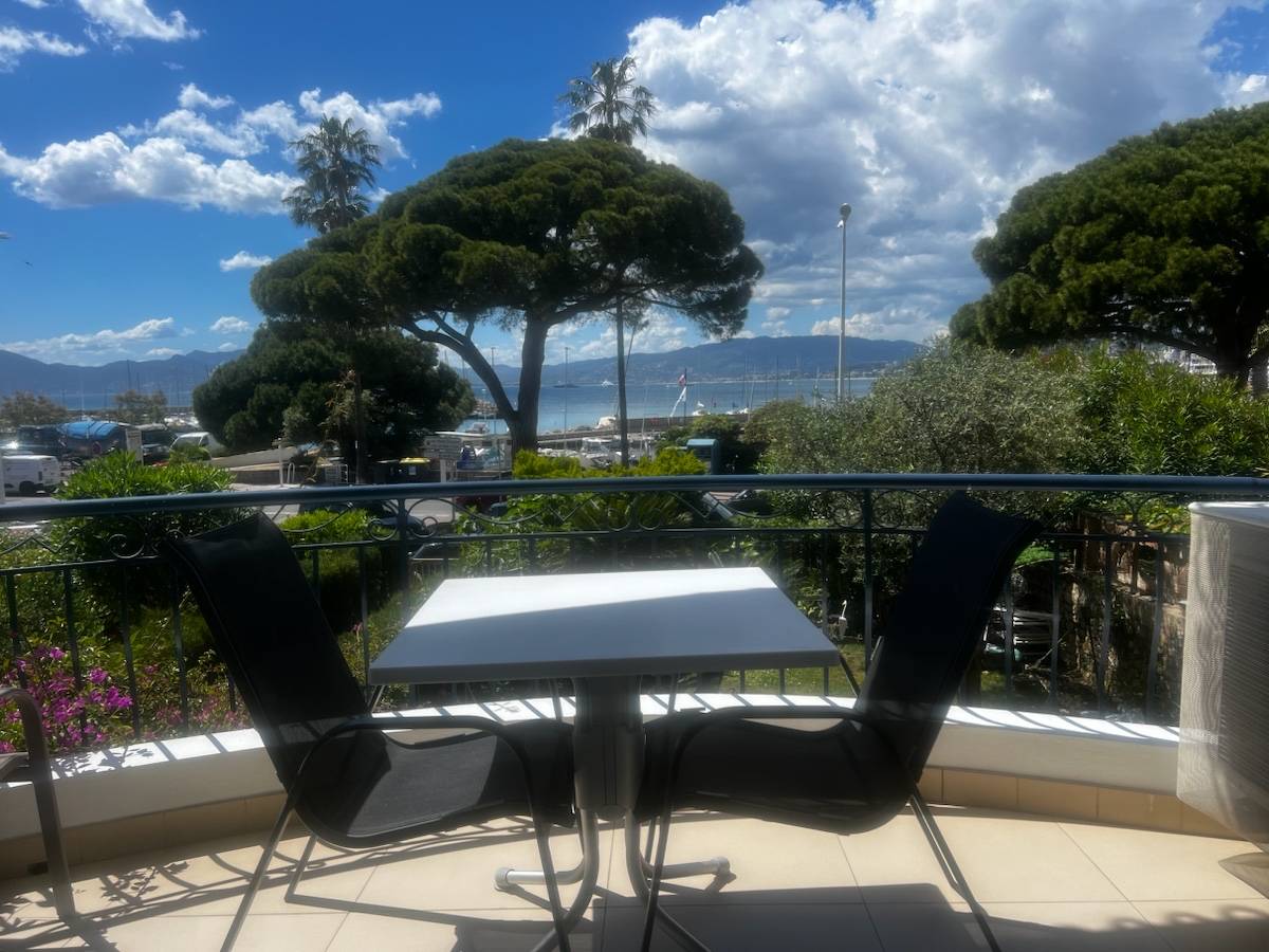 Loue appartement à Cannes sur la Croisette - Vue mer - 4 couchages
