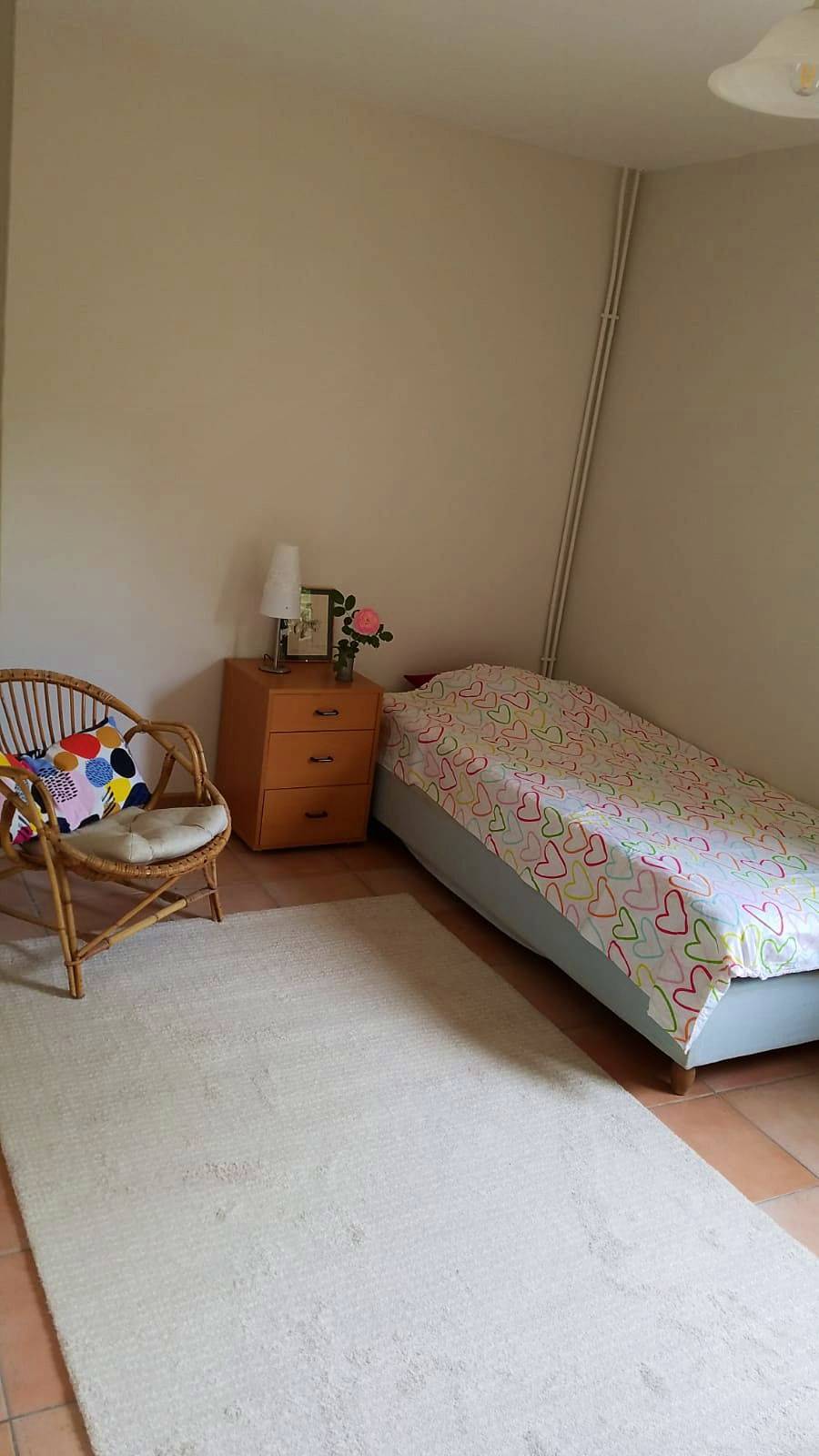 Loue chambre de 16m² chez l’habitant Sèvres Ville d’Avray (92)